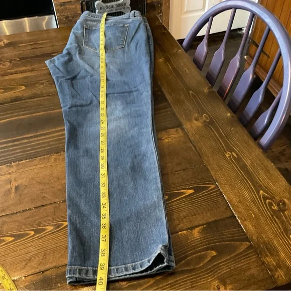 LIZ CLAIBORNE Curvy Fit Women's Blue Jeans - Picture 8 of 8